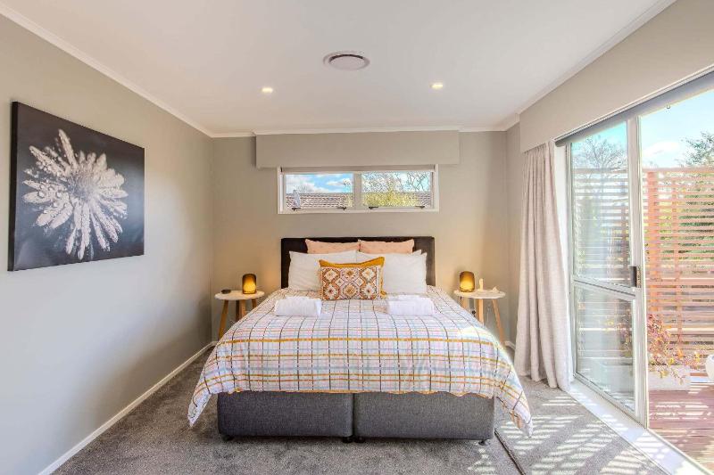 Fairway Views - Golf Course location with Spa Pool - image 9