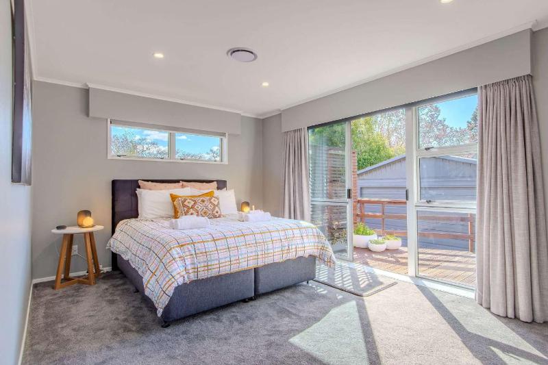 Fairway Views - Golf Course location with Spa Pool - image 7