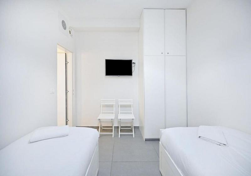 Cozy 2BR with Balcony and Mamad on Dizzengoff by HolyGuest - image 4