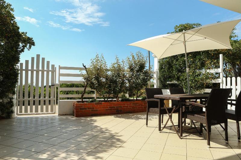 One-Bedroom Apartment image 1