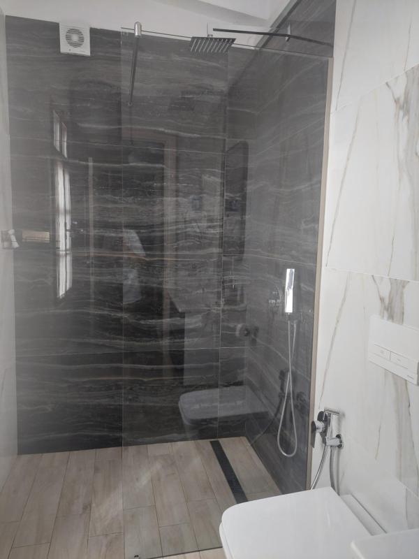 Godard Apartments - image 15