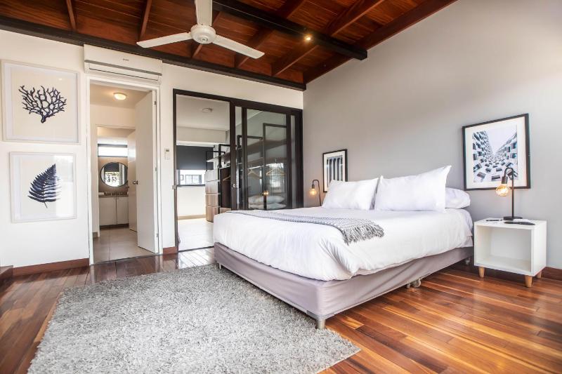 Modern Penthouse & 2BR in Miraflores by Wynwood House - image 7