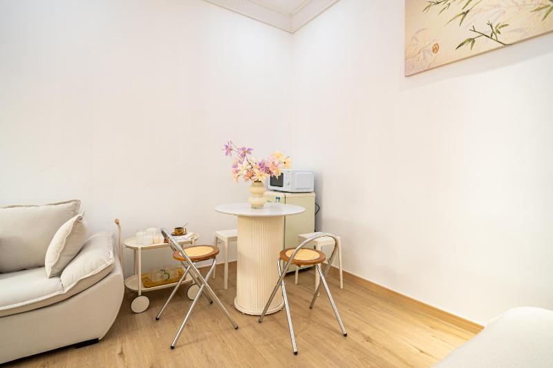 Tonight Homestay West Nanjing Road Shanghai Maoming Building - image 14