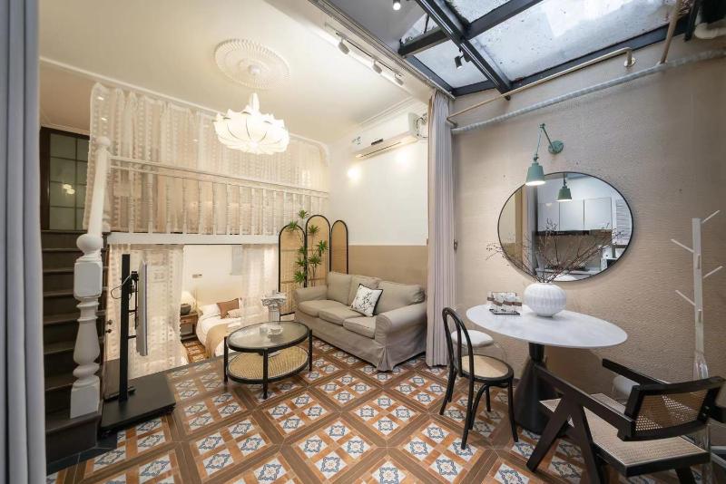 Tonight Homestay West Nanjing Road Shanghai Maoming Building - image 6