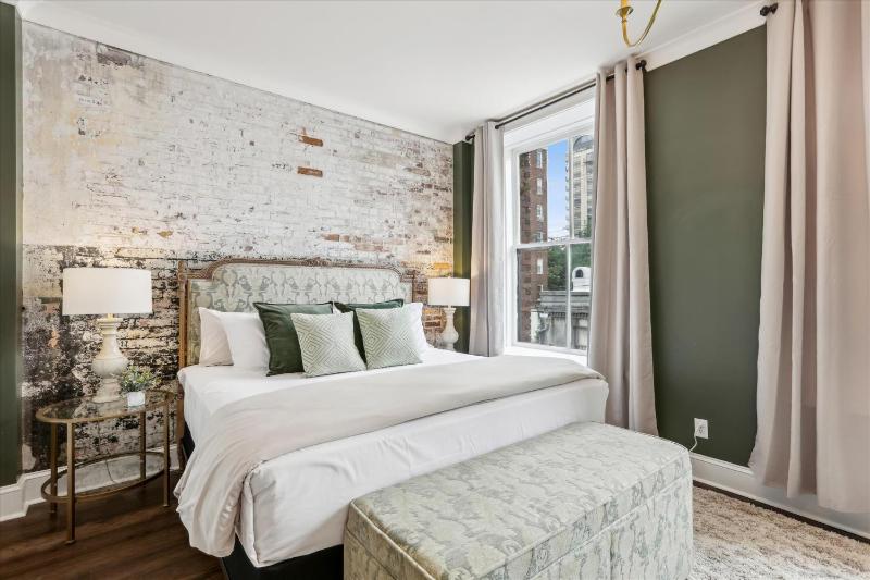 TA Bryson Hous e - image 18
