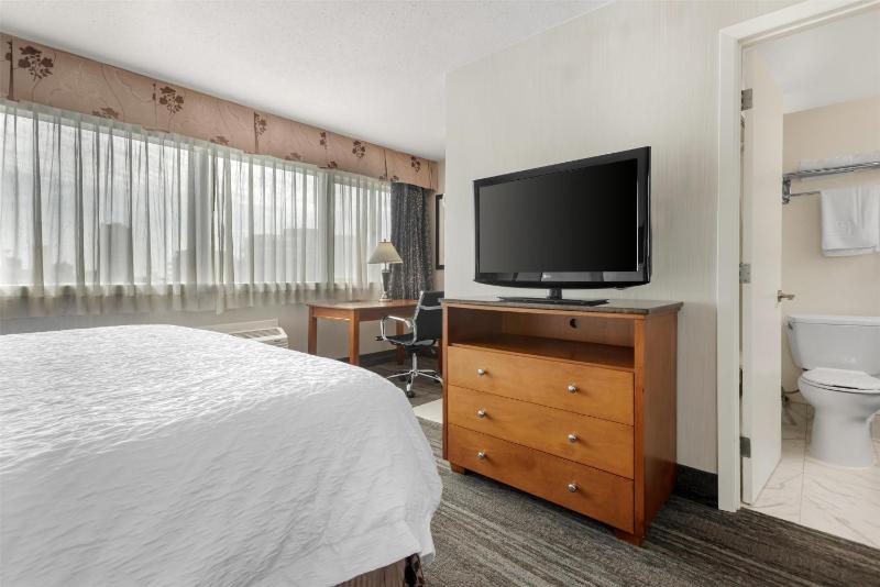 Best Western Plus Suites Downtown - image 2
