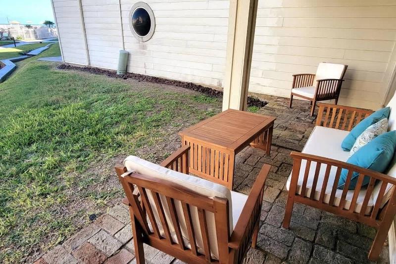 Renovated Beachfront Condo with 2 Pools Tons of Beds Bahia Mar #426 - image 3