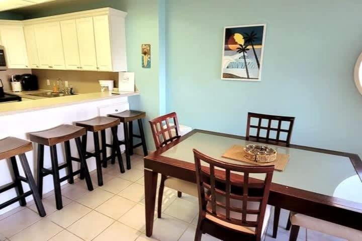 Renovated Beachfront Condo with 2 Pools Tons of Beds Bahia Mar #426 - image 31