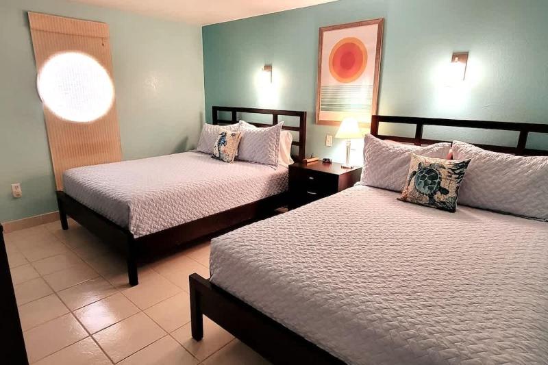 Renovated Beachfront Condo with 2 Pools Tons of Beds Bahia Mar #426 - image 11