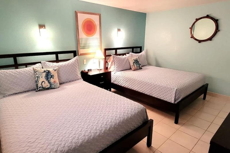 Renovated Beachfront Condo with 2 Pools Tons of Beds Bahia Mar #426 - image 45