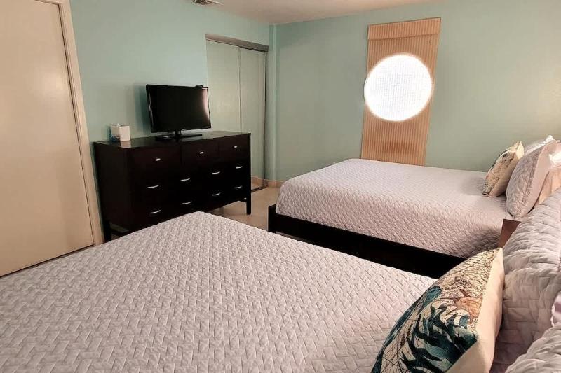 Renovated Beachfront Condo with 2 Pools Tons of Beds Bahia Mar #426 - image 42
