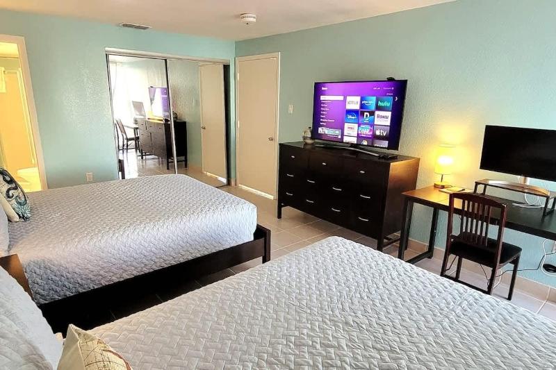 Renovated Beachfront Condo with 2 Pools Tons of Beds Bahia Mar #426 - image 26