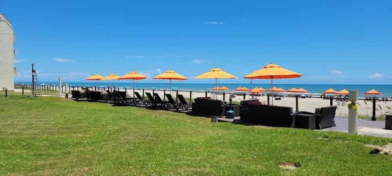 Renovated Beachfront Condo with 2 Pools Tons of Beds Bahia Mar #426 - image 17
