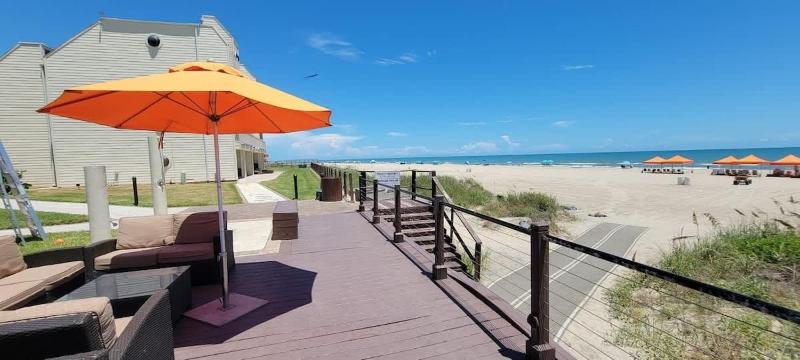 Renovated Beachfront Condo with 2 Pools Tons of Beds Bahia Mar #426 - image 14