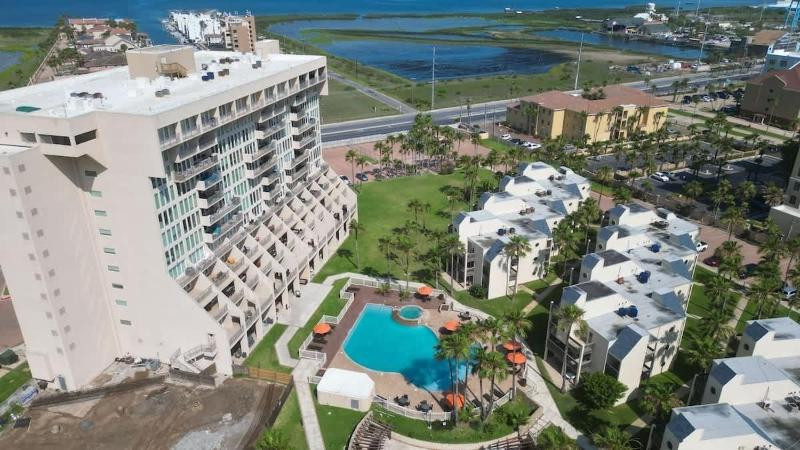 Renovated Beachfront Condo with 2 Pools Tons of Beds Bahia Mar #426 - image 30