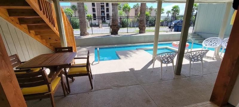 Huge Beachview Home Pool Updated - image 17