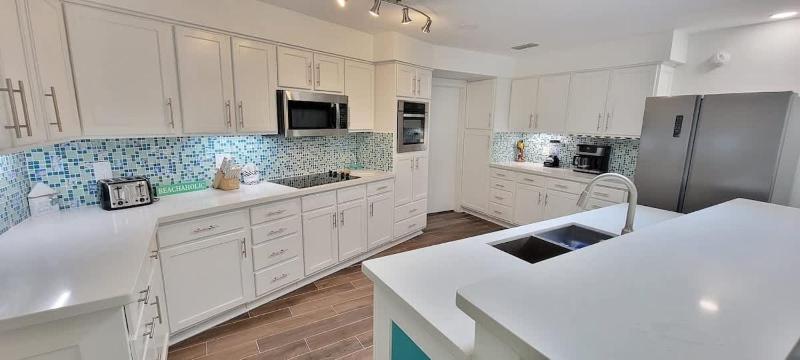 Huge Beachview Home Pool Updated - image 3