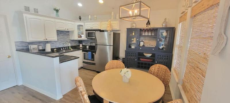 Cora Lee Beachview condo - image 5
