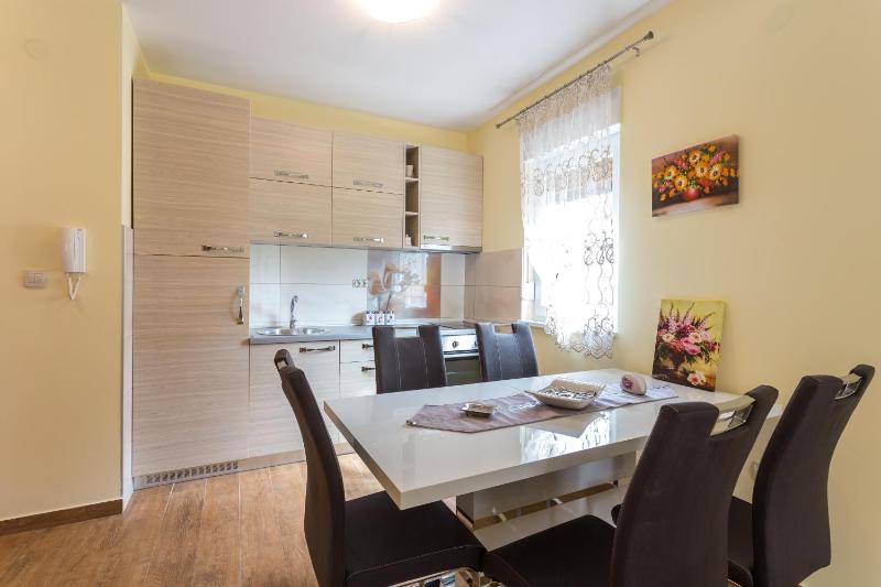 Superior Apartment image 3