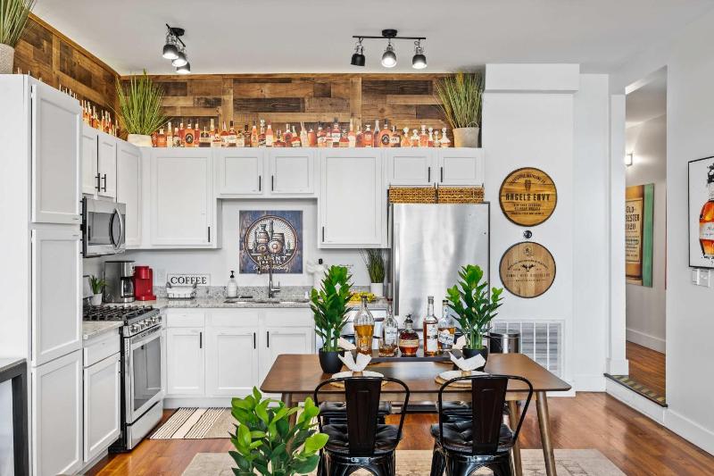 Classic Louisville Home with Contemporary Upgrades - image 17