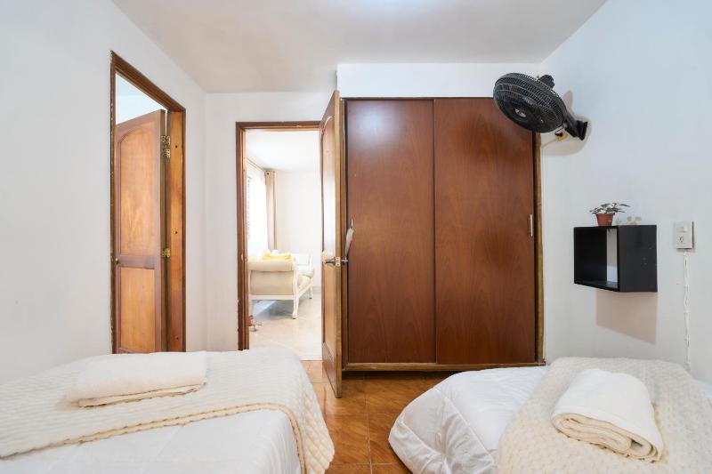 Casa grande cerca al Poblado - image 10