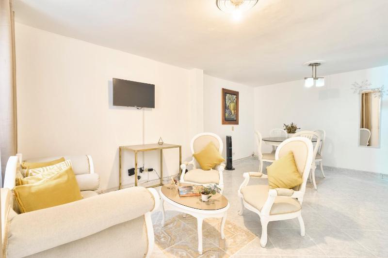 Casa grande cerca al Poblado - image 7