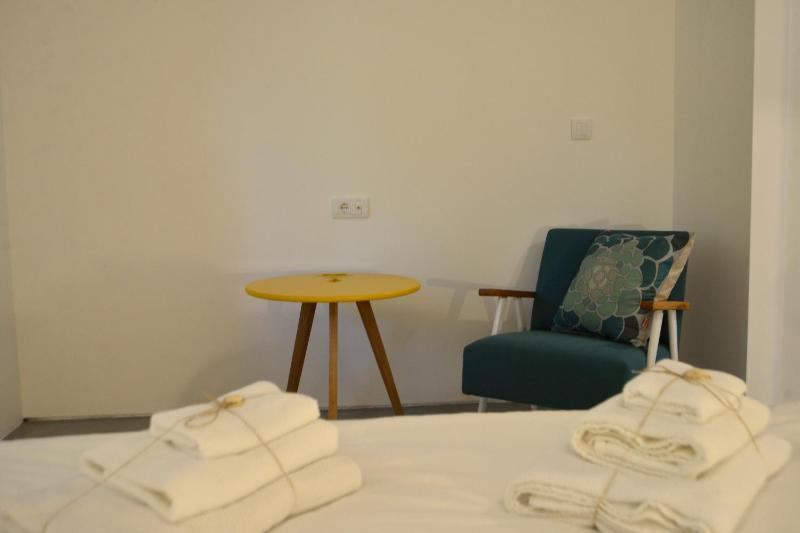 One-Bedroom Apartment image 4