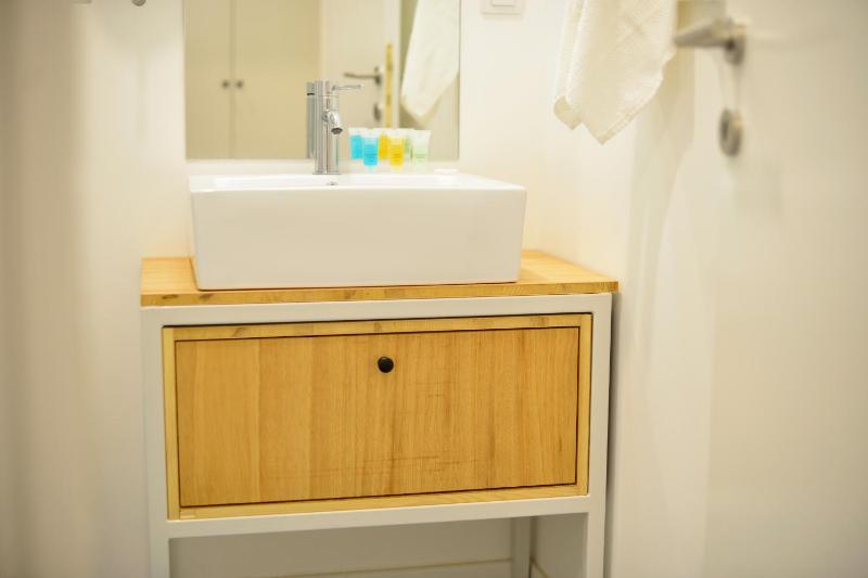 One-Bedroom Apartment image 2