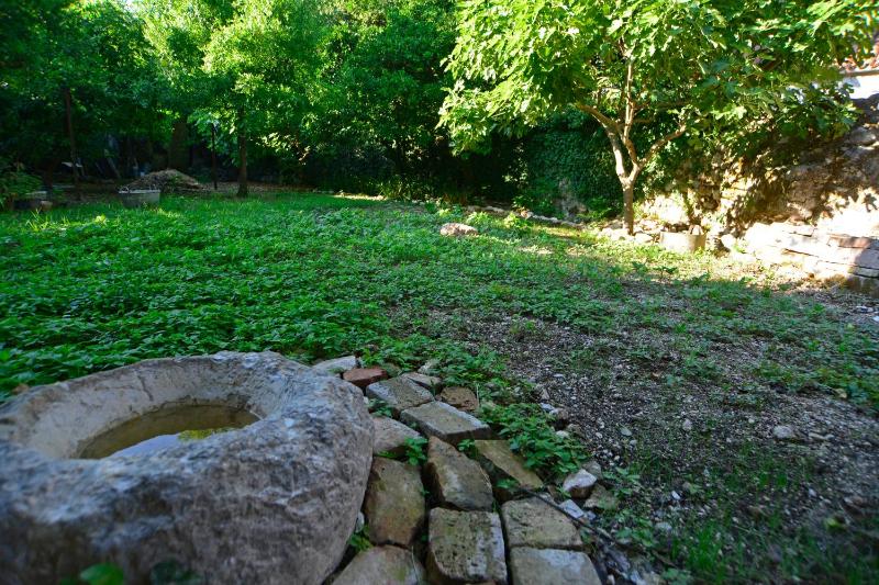 House 561 - image 9