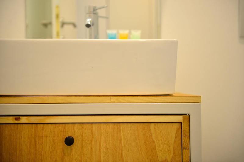 House 561 - image 16