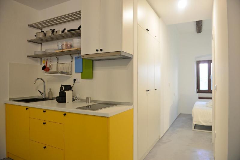 House 561 - image 8