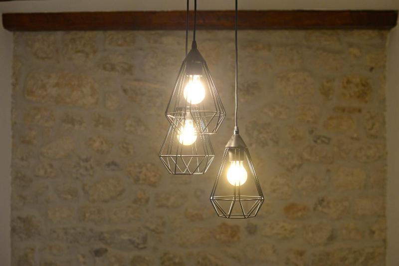House 561 - image 14