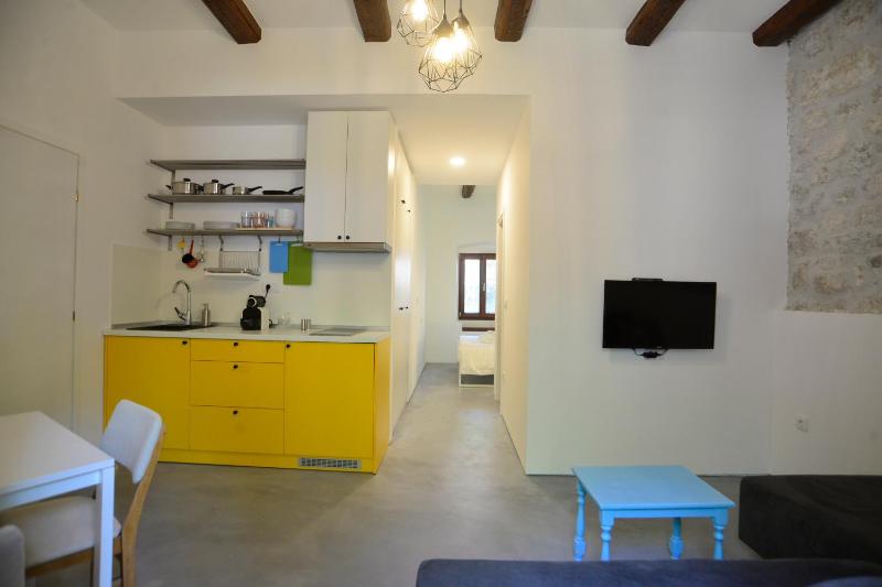 House 561 - image 15