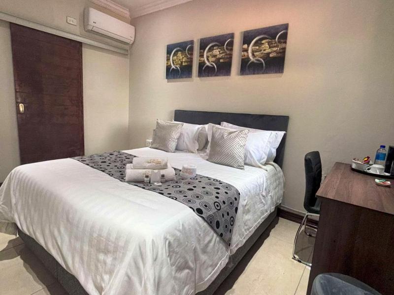 The Pillows Suites Villa - image 2