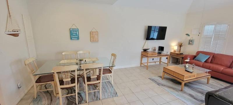 Beach & Palms condo condo - image 30