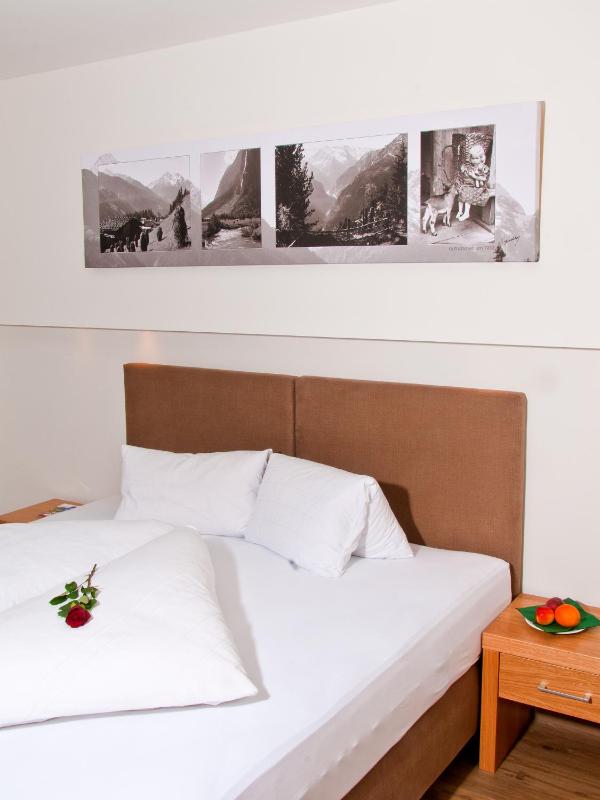 Comfort Double Room with Balcony image 3