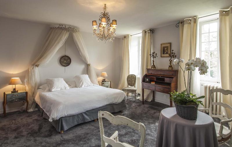 Family Room image 1