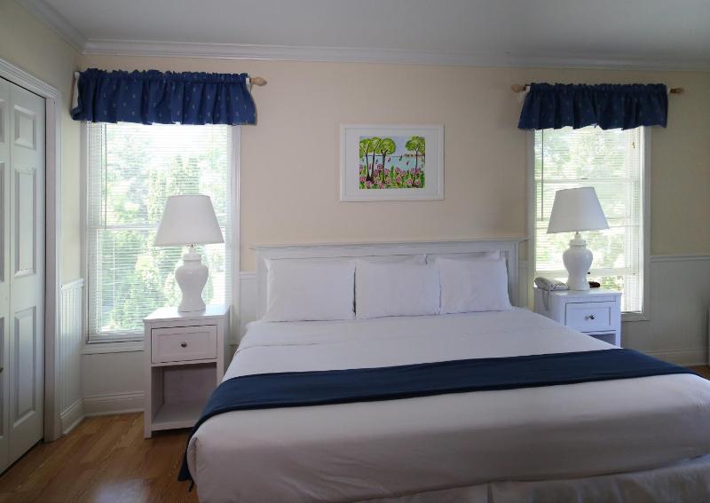 King Room image 3