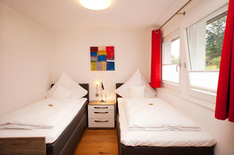 Standard Twin Room image 2