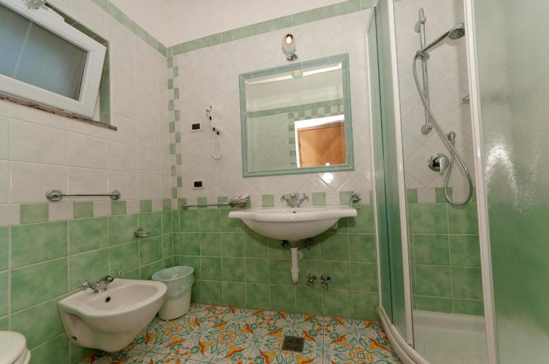 Quadruple Room image 2