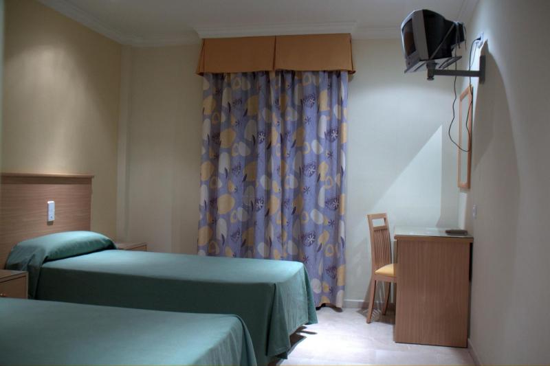 Double or Twin Room image 4