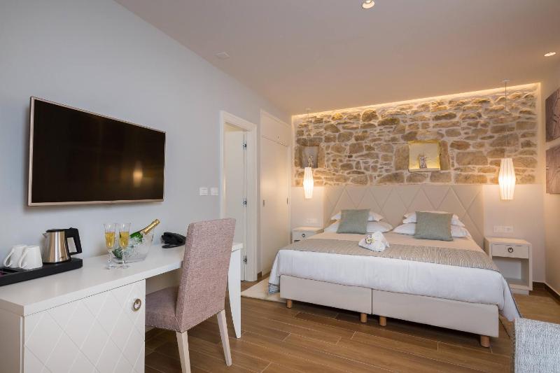 Standard Double or Twin Room image 3