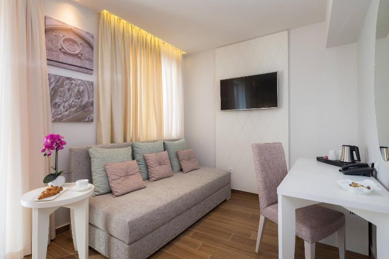 Superior Double or Twin Room with Terrace image 3