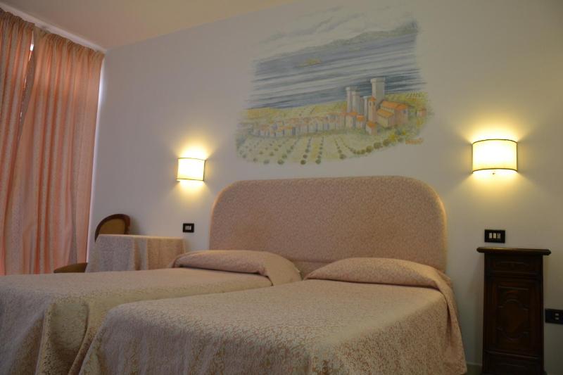Superior Twin Room image 2