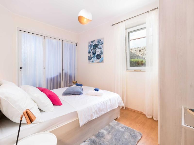 Apartments Lotea - Two-Bedroom Apartment with Terrace - image 10