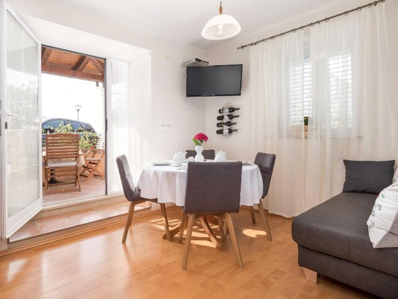 Apartments Lotea - Two-Bedroom Apartment with Terrace - image 8