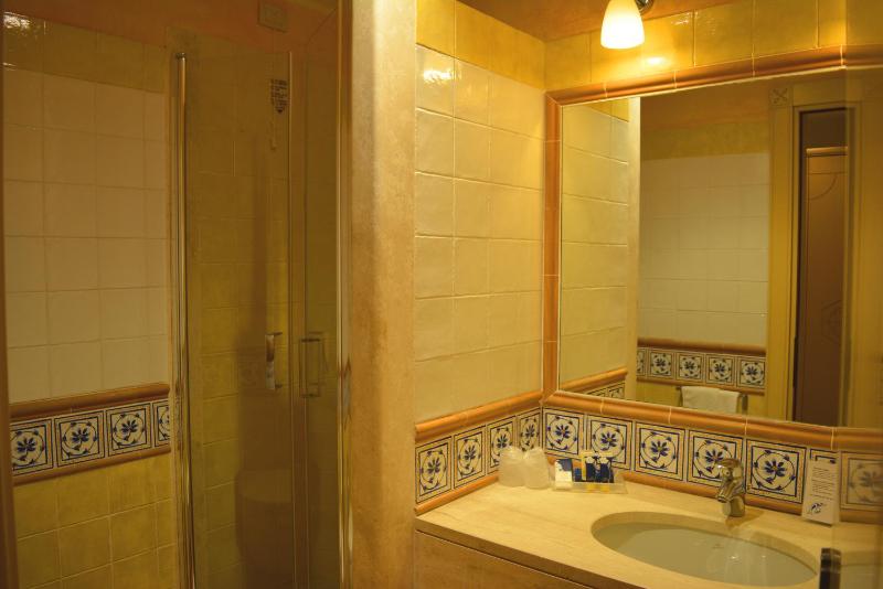 One-Bedroom Apartment image 3