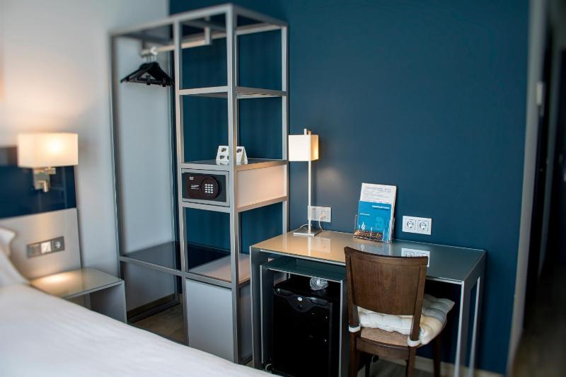 Single Room image 3
