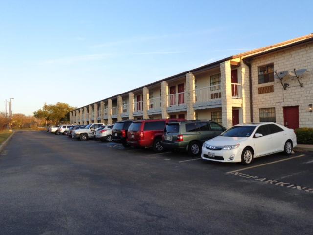 Windcrest Inn and Suites - image 36