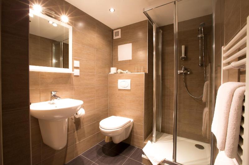 Standard Double Room image 4